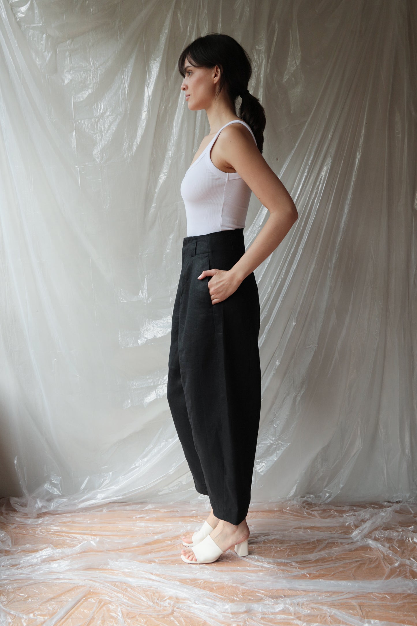Model 002 ― Black Linen