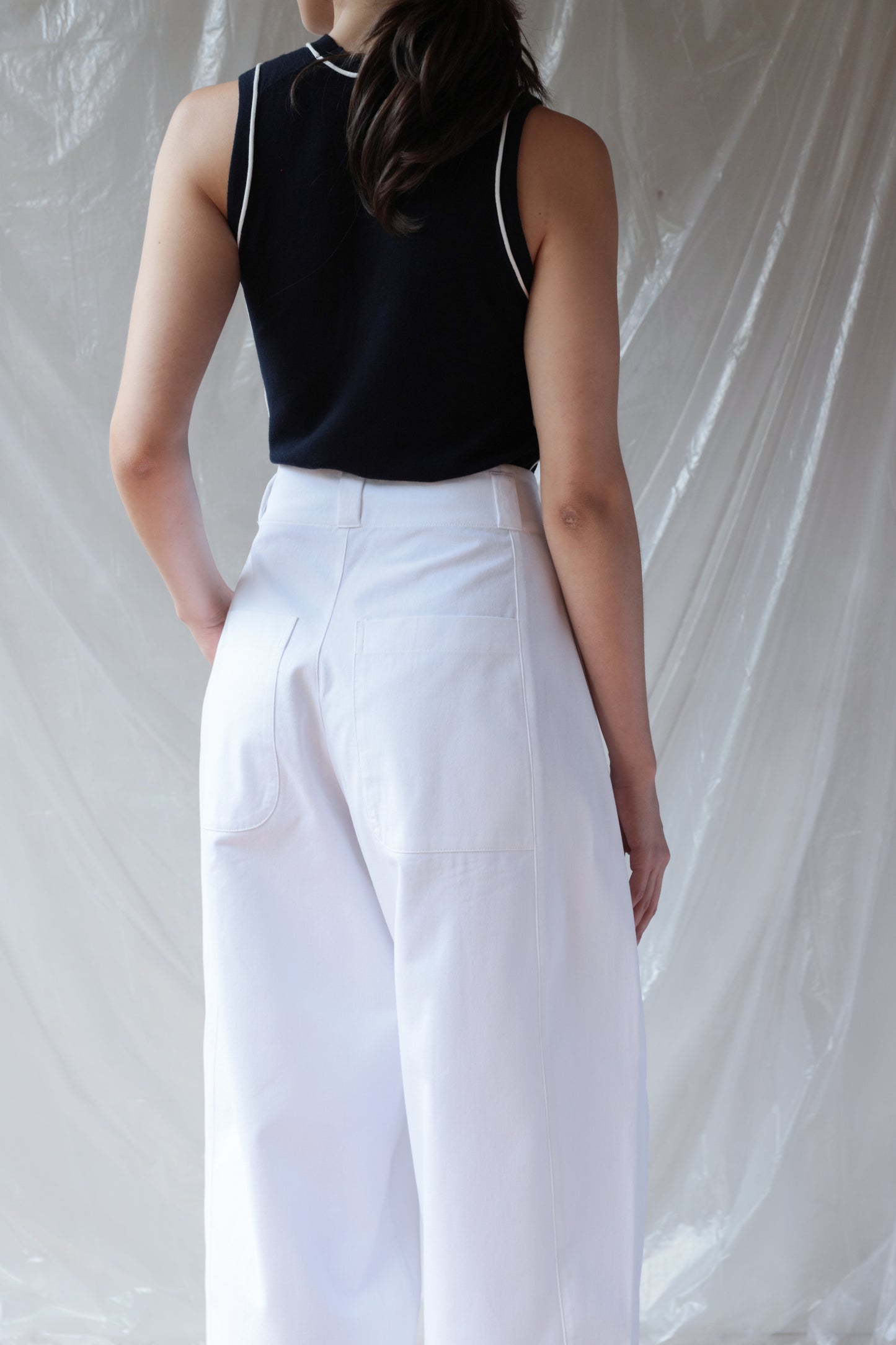 Model 002 ― White