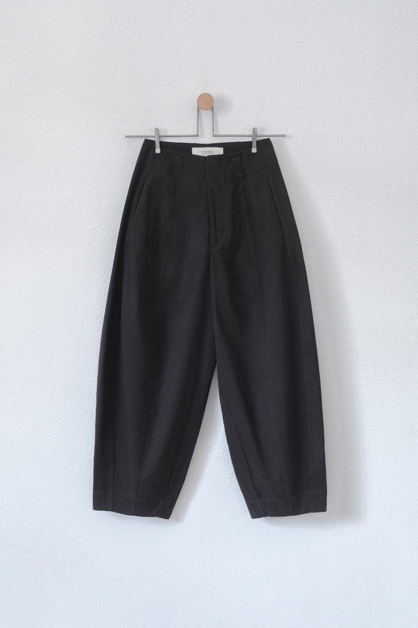 In stock ― 002 Black