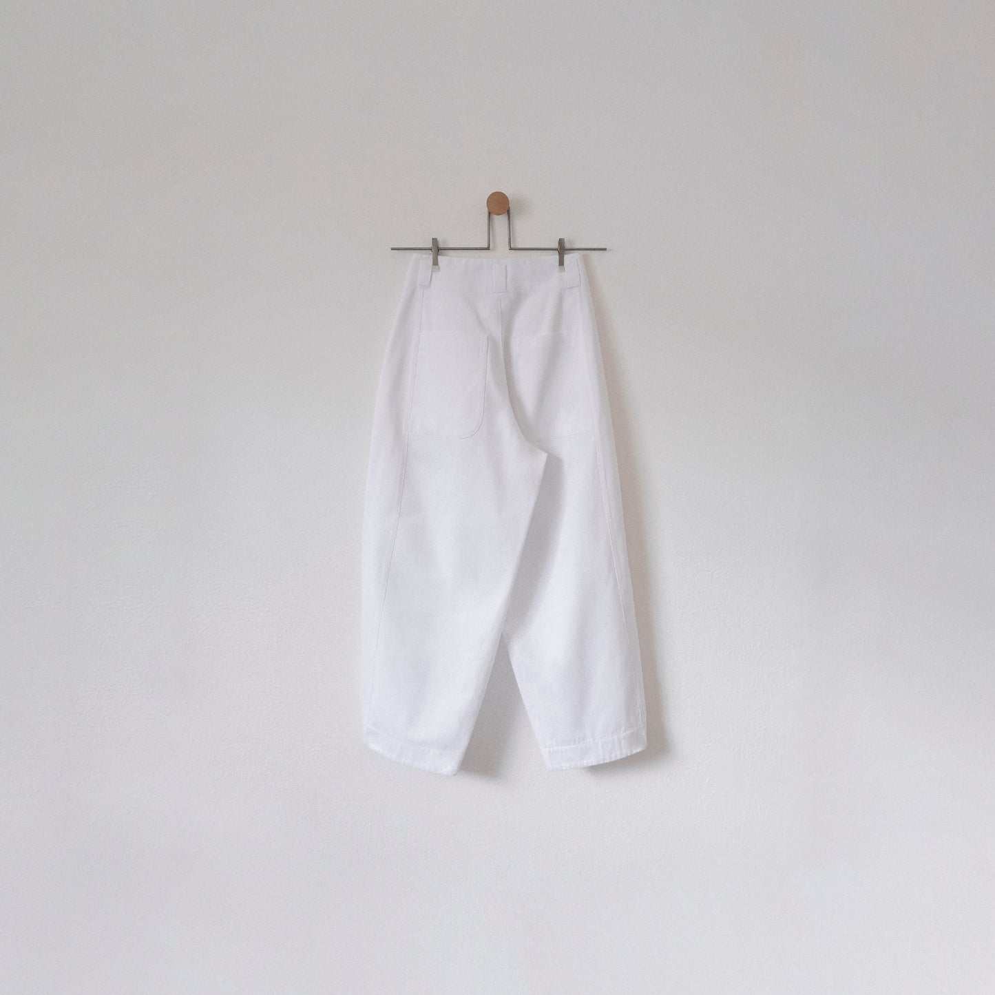 Model 002 ― White