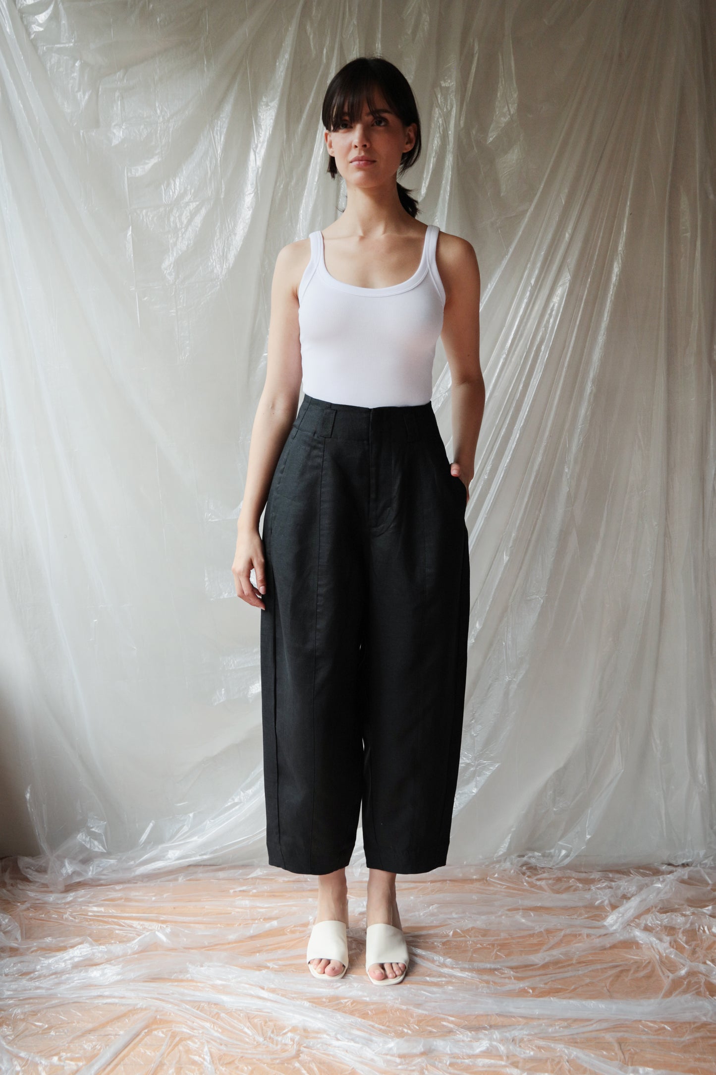 Model 002 ― Black Linen