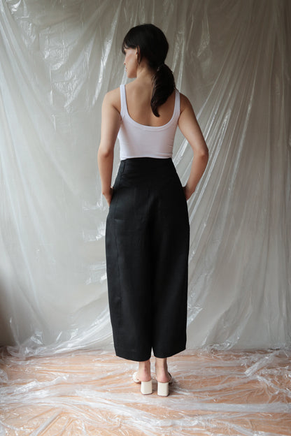 Model 002 ― Black Linen