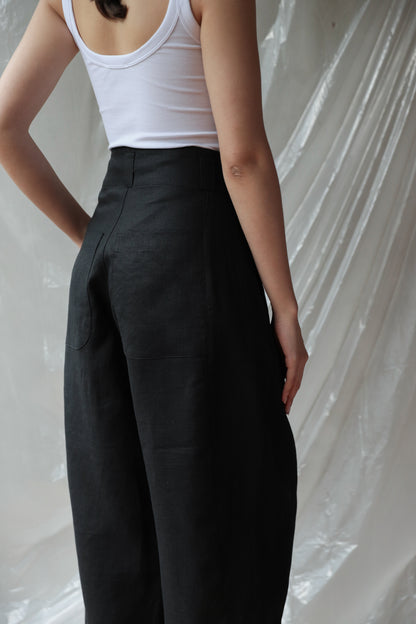 Model 002 ― Black Linen