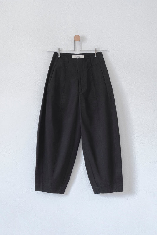 Model 002 ― Black