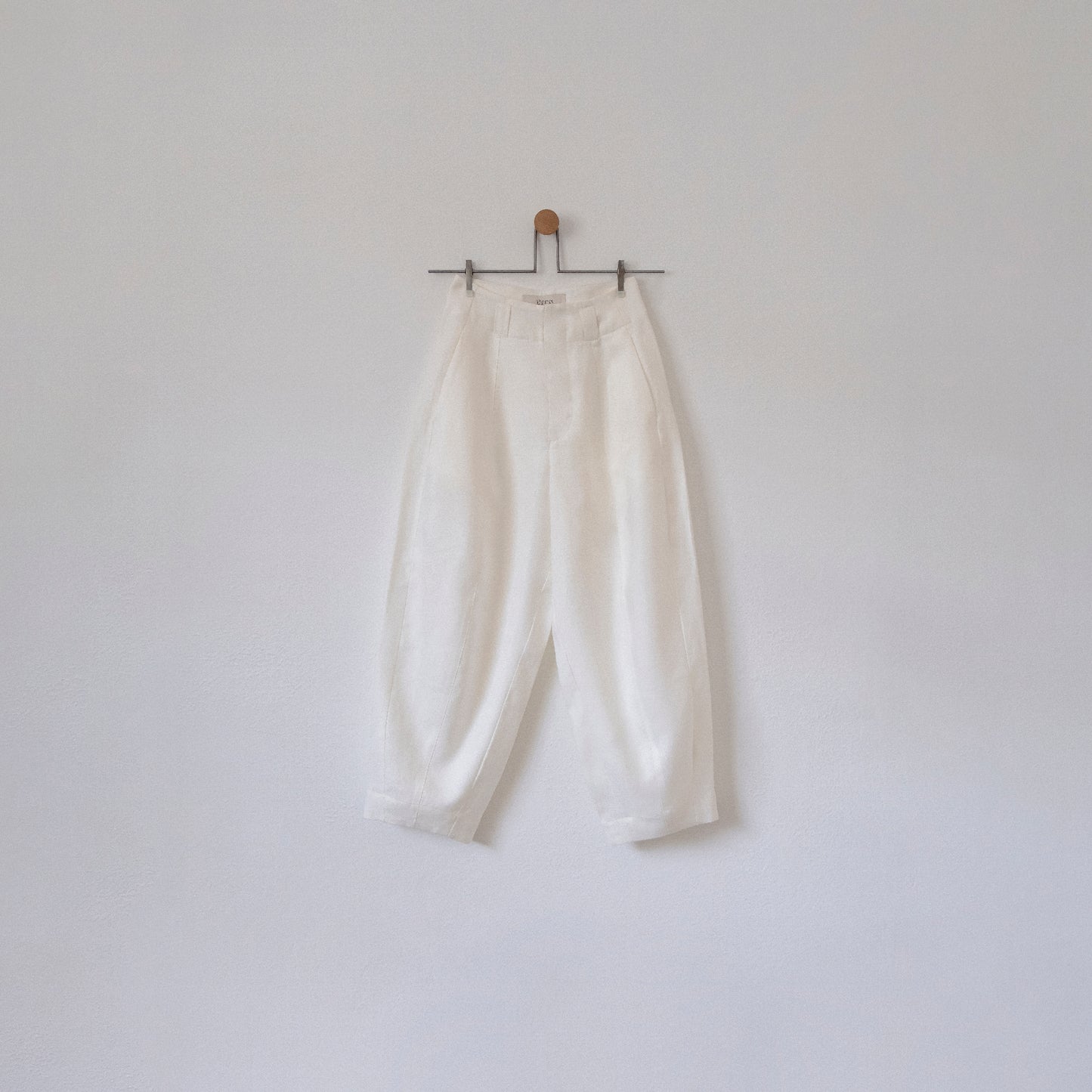 Model 002 ― White Linen