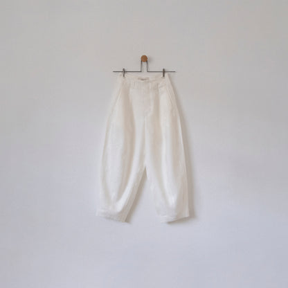 Model 002 ― White Linen