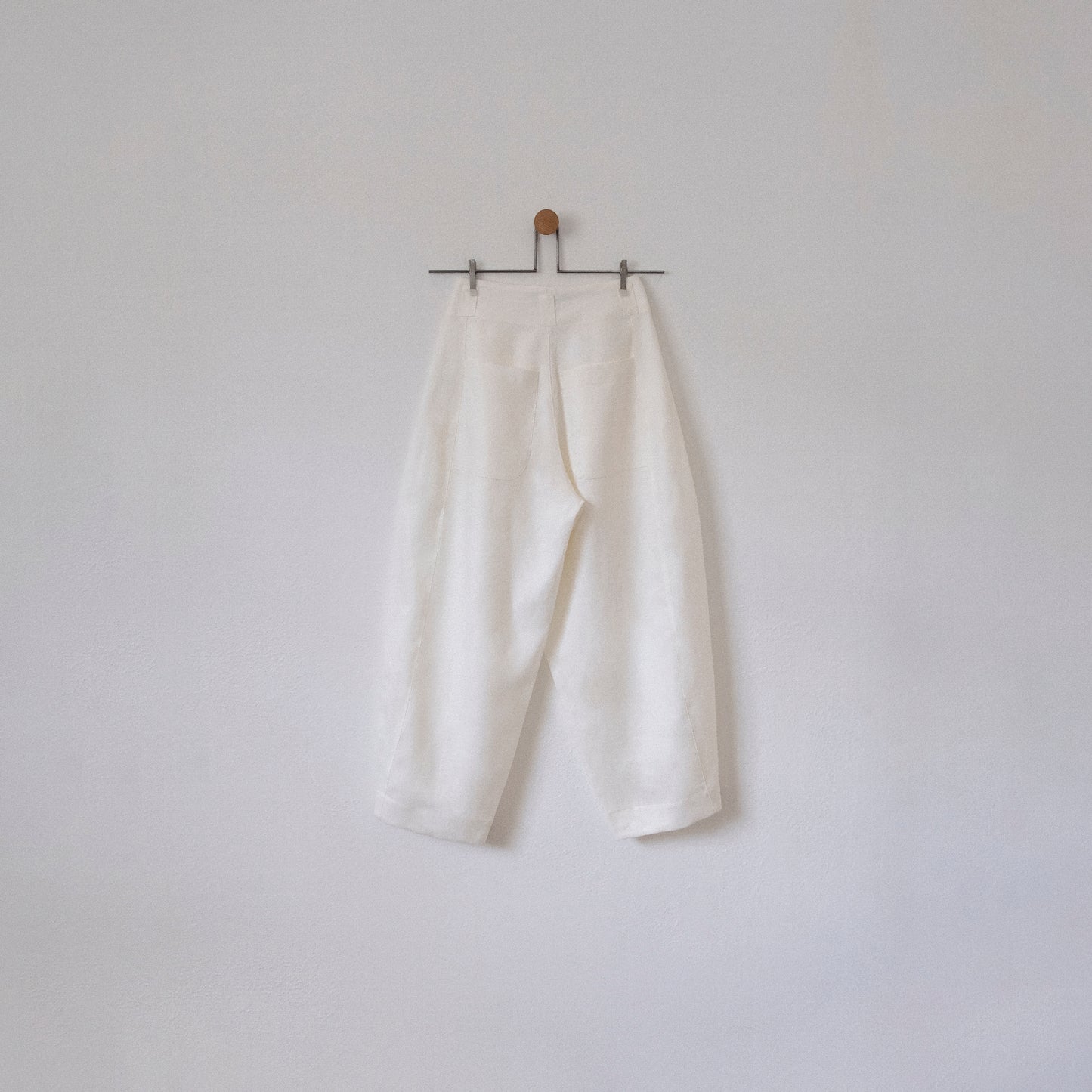 Model 002 ― White Linen