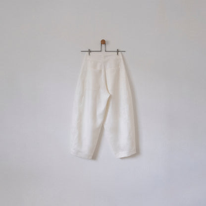 Model 002 ― White Linen