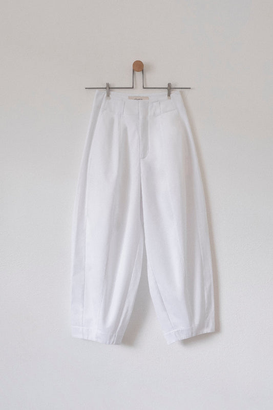 Model 002 ― White